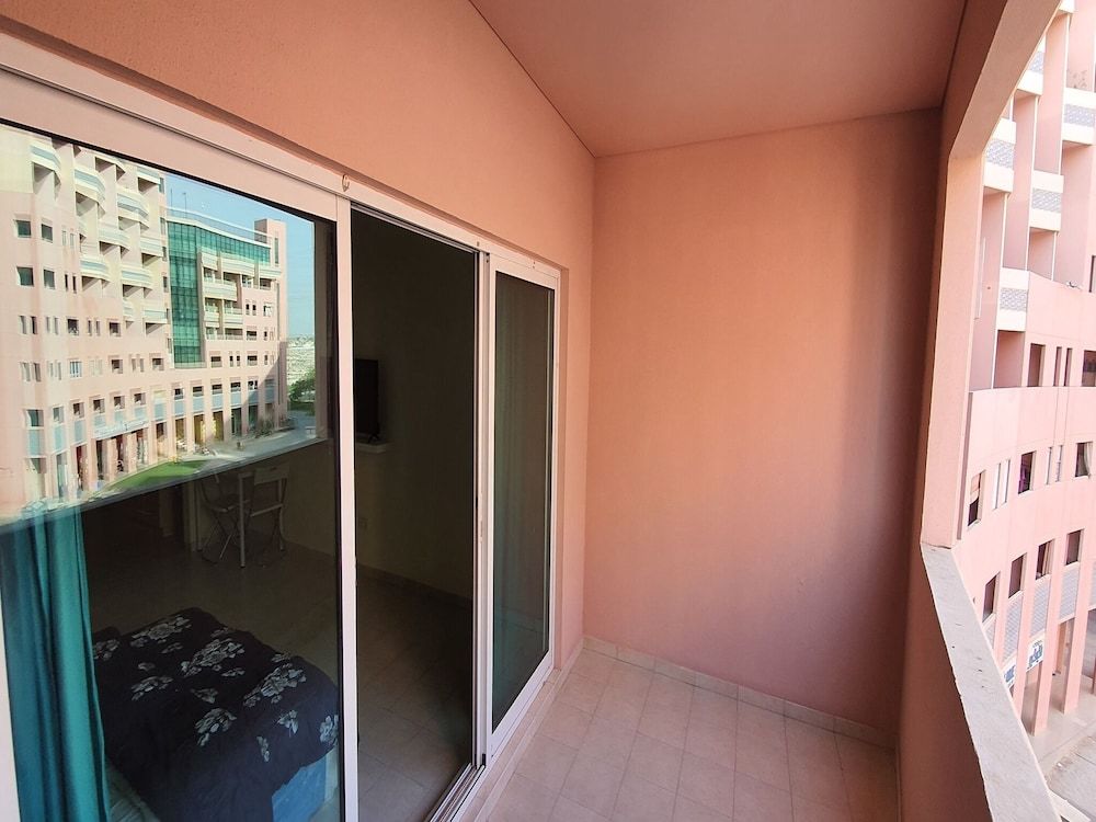 undefined Stunning Furnished Studio Apartment in the Heart of Dubai 9