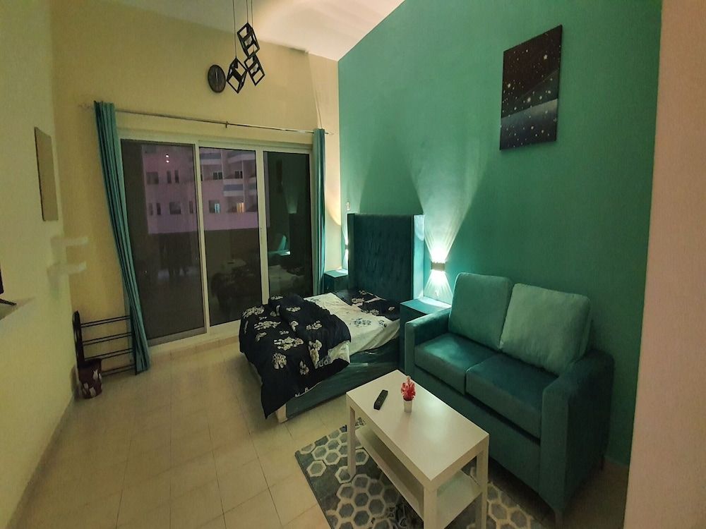 undefined Stunning Furnished Studio Apartment in the Heart of Dubai 6