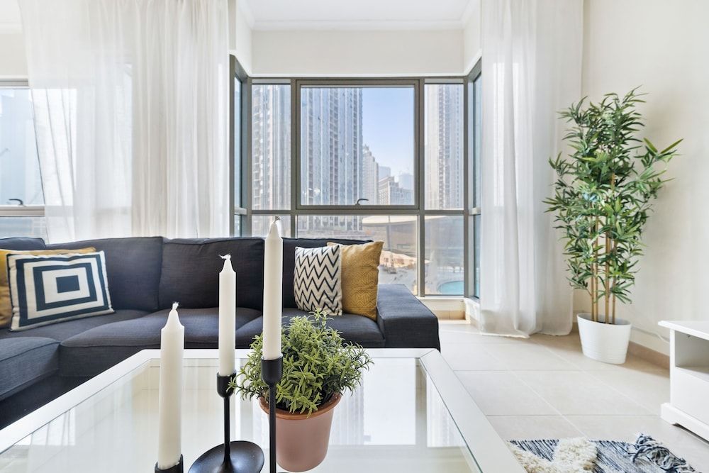 Monty - Stylish Apartment with Partial Burj Khalifa View