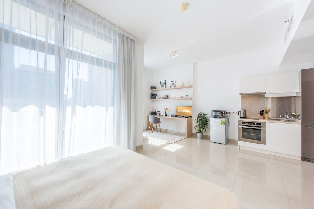 undefined Elegant Stylish Studio in Downtown Bnbme Homes 5