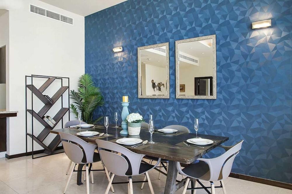 undefined Lux 1 BR Pvt Beach Palm by Bnbme Homes 6