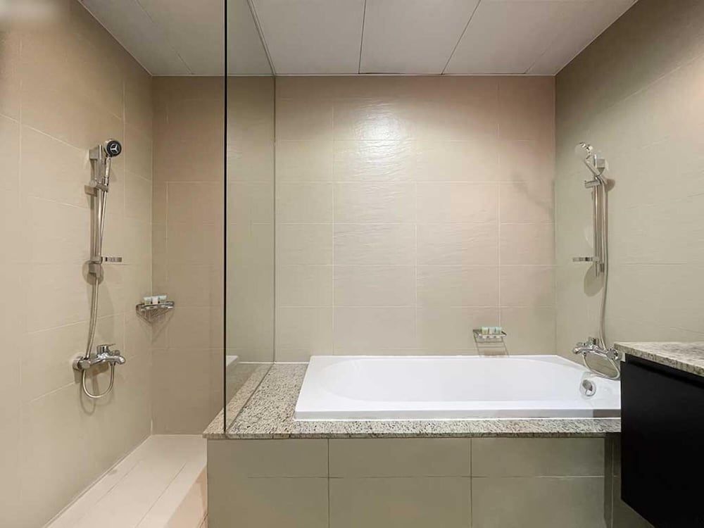 Lux 1 BR Pvt Beach Palm by Bnbme Homes