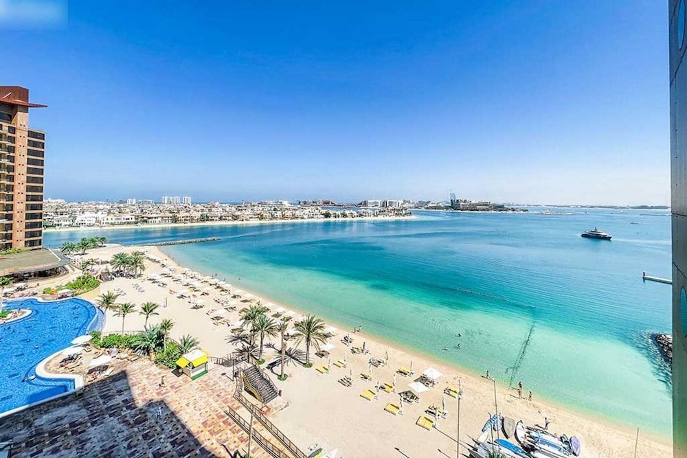 Lux 1 BR Pvt Beach Palm by Bnbme Homes