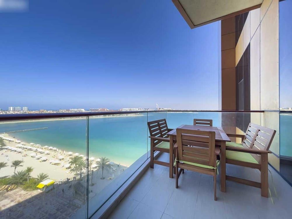 undefined Lux 1 BR Pvt Beach Palm by Bnbme Homes 4