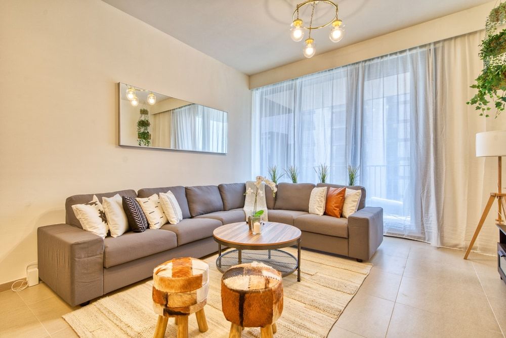 Incredible Views From This Classy Apt With Terrace Design Apartment 26