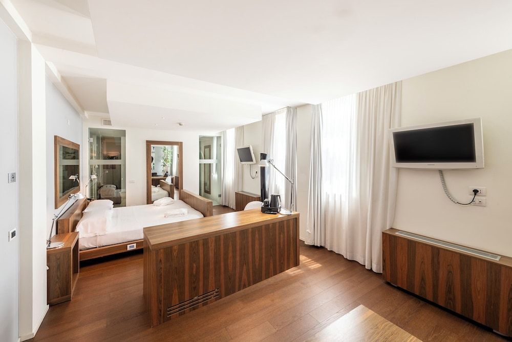 MO.OM Hotel Superior Suite 5