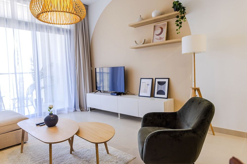 Art-inspired apartment amidst Downtown Dubai