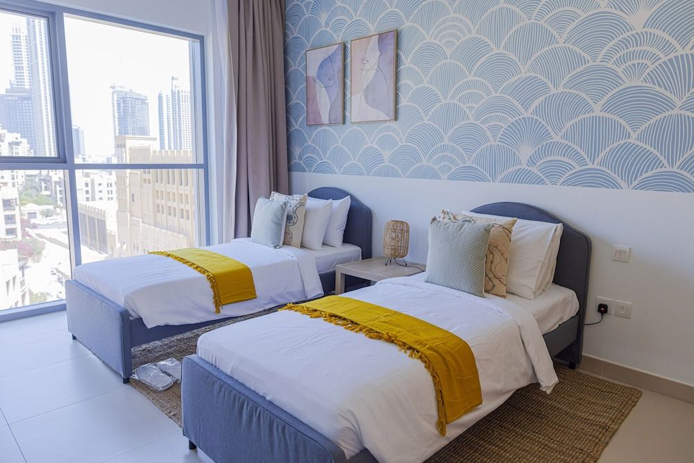 Art-inspired apartment amidst Downtown Dubai