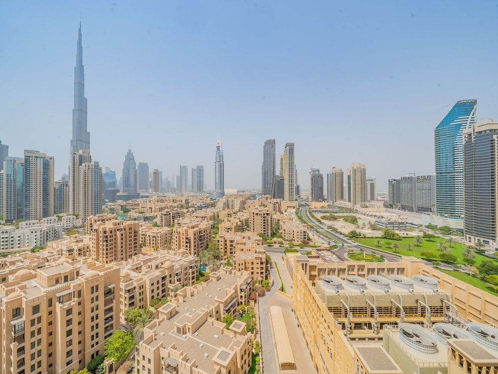 Monty - Incredible Burj Khalifa View From this Vibrant Apt