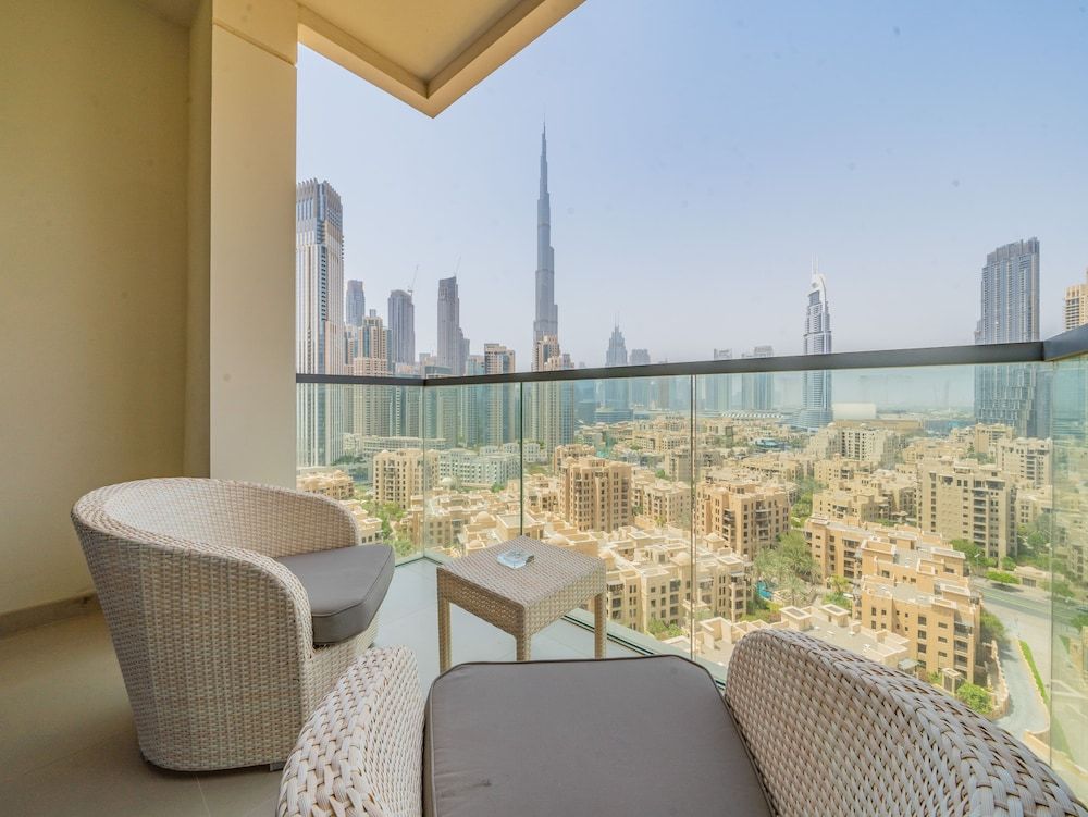 Monty - Incredible Burj Khalifa View From this Vibrant Apt