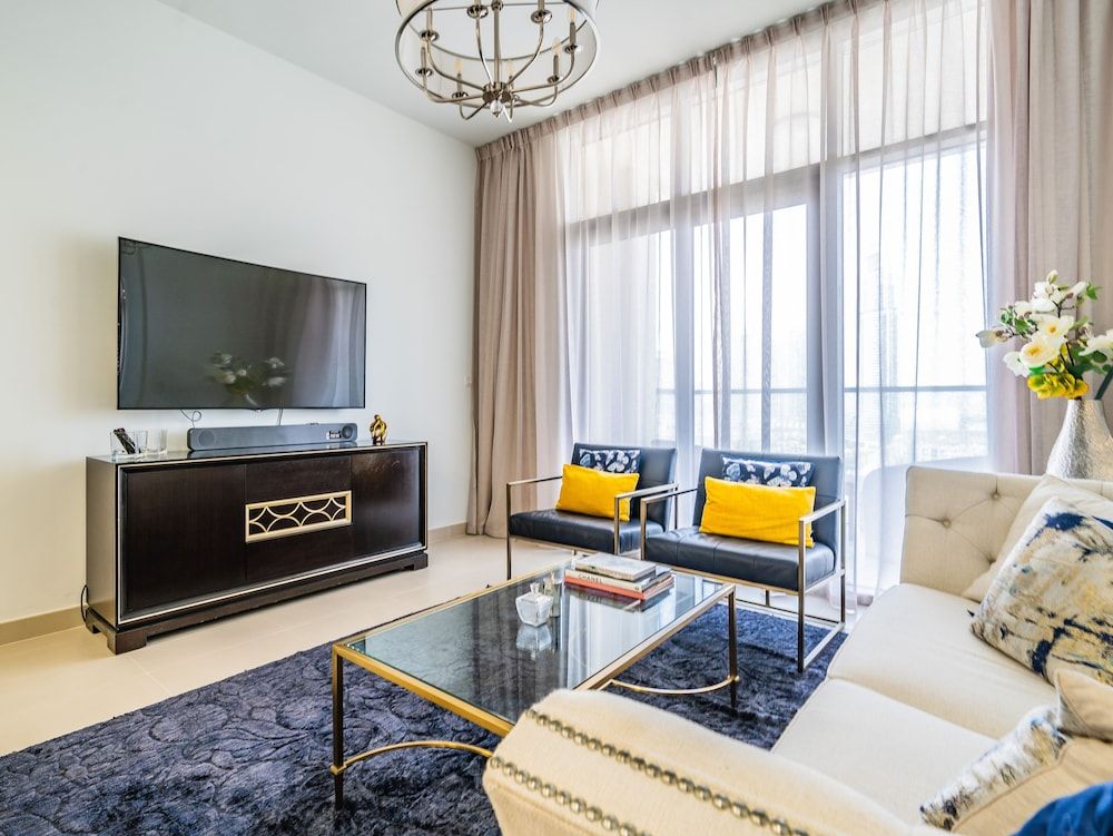 Monty - Incredible Burj Khalifa View From this Vibrant Apt
