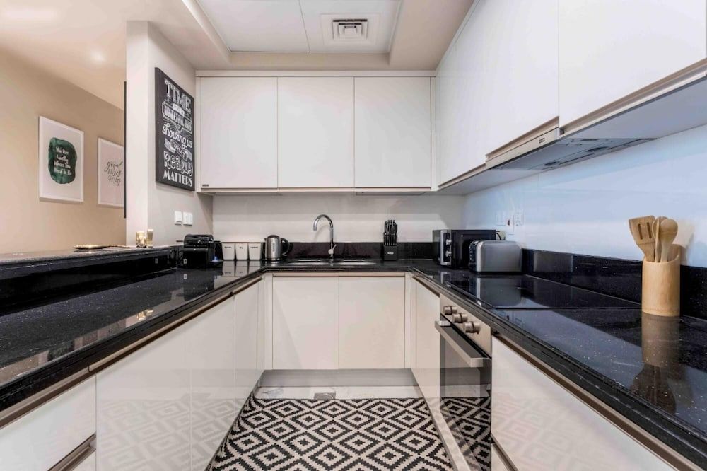 undefined Lux 2B Apt Dubai Canal Water View 9