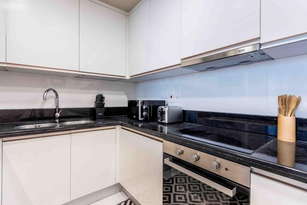 undefined Lux 2B Apt Dubai Canal Water View 10