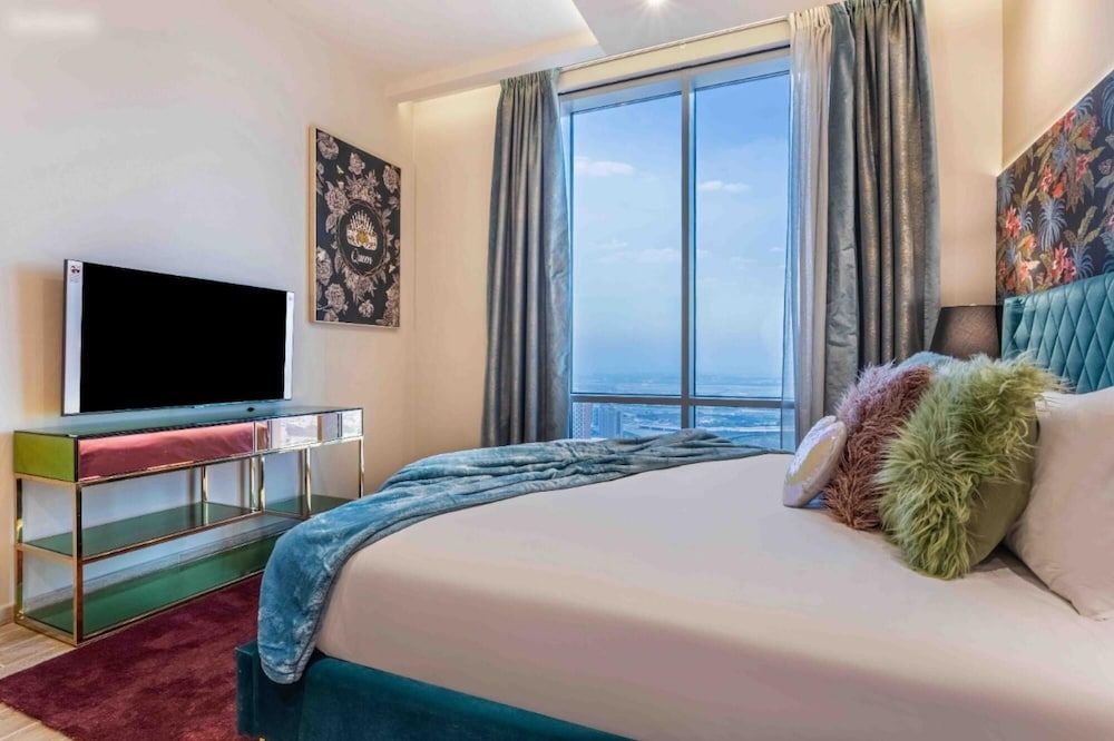 undefined Lux 2B Apt Dubai Canal Water View 8