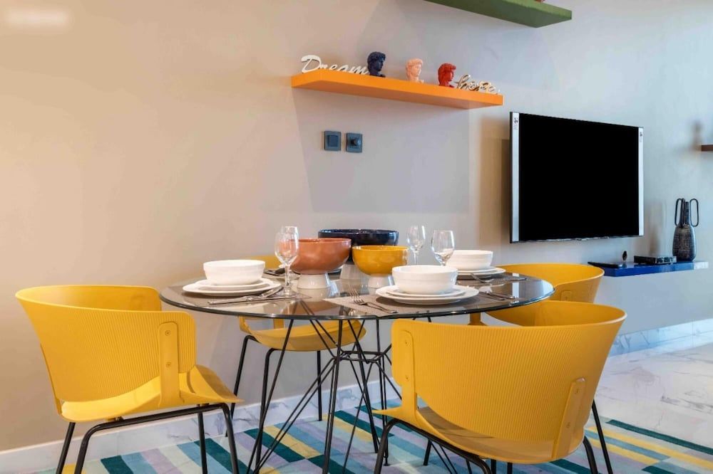 undefined Lux 2B Apt Dubai Canal Water View 2