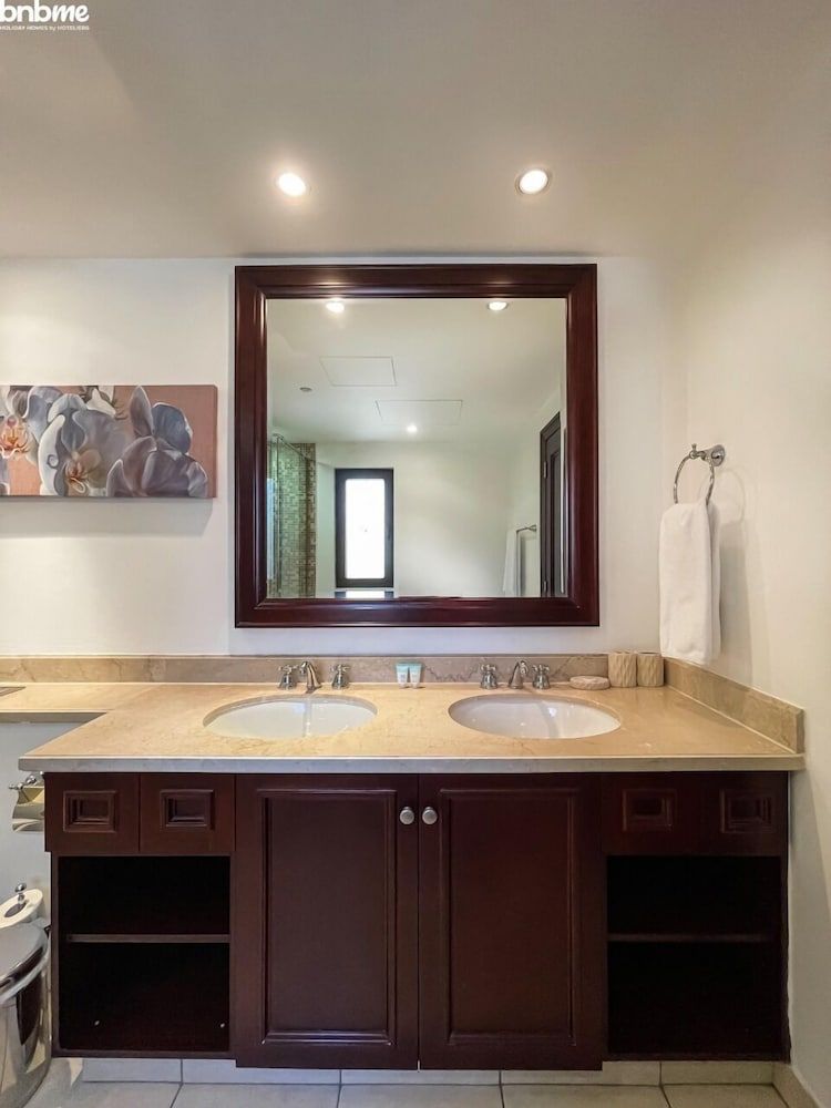 Lux 2B in Oldtown in of DT by Bnbme Homes Apartment 9