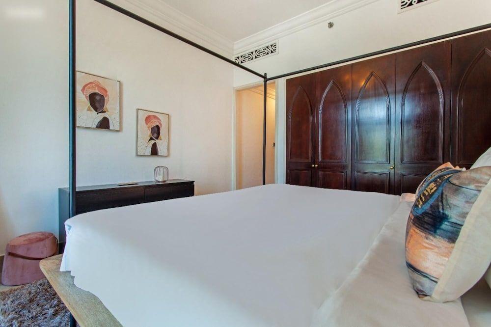 Traditional Meets Modern in Downtown Apartment 5