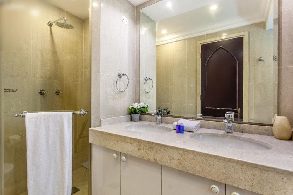 Traditional Meets Modern in Downtown Apartment 8