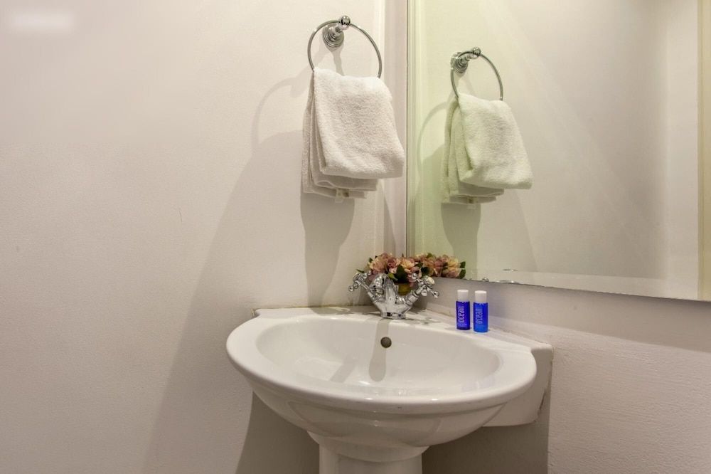 Traditional Meets Modern in Downtown Apartment 9