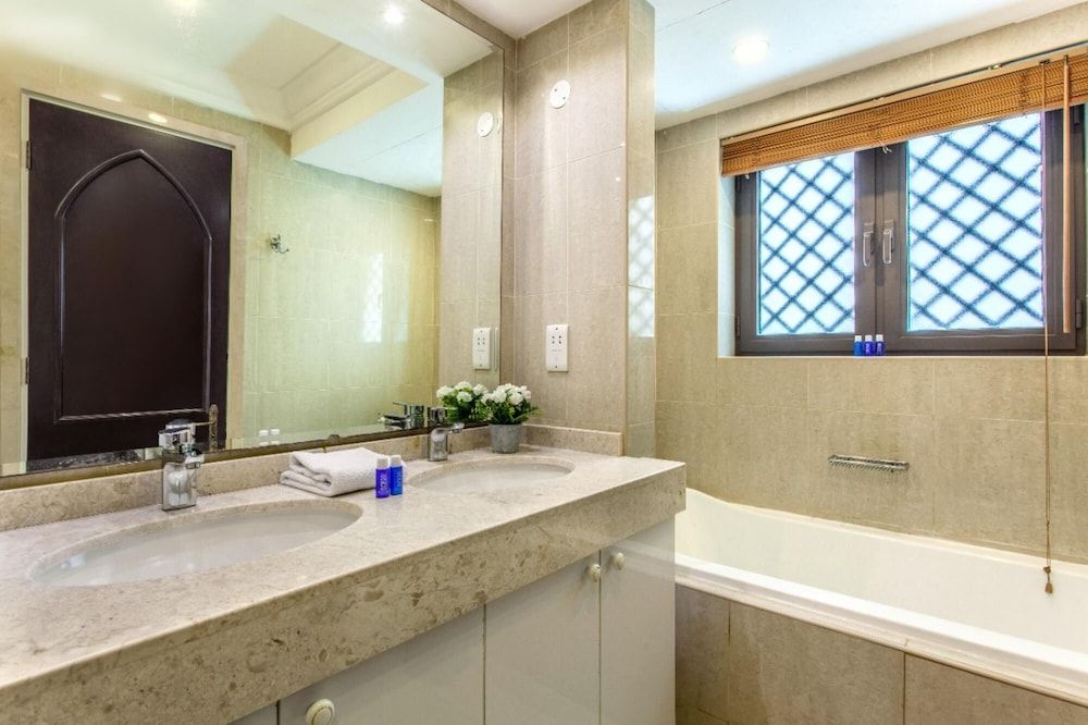 Traditional Meets Modern in Downtown Apartment 6