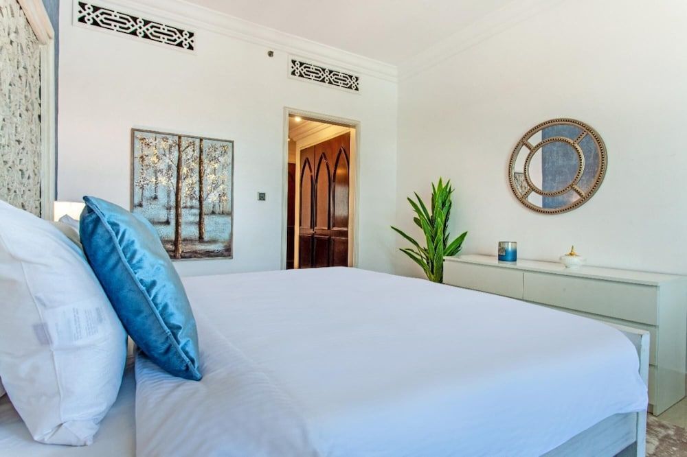 Traditional Meets Modern in Downtown Apartment 4