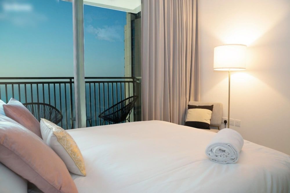 undefined Luxe High Floor Full Seaview 8