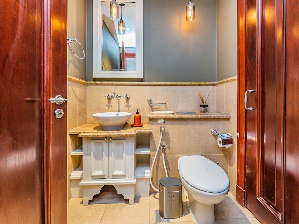 Colorful Apartment near Dubai Mall with Balcony Design Apartment 13