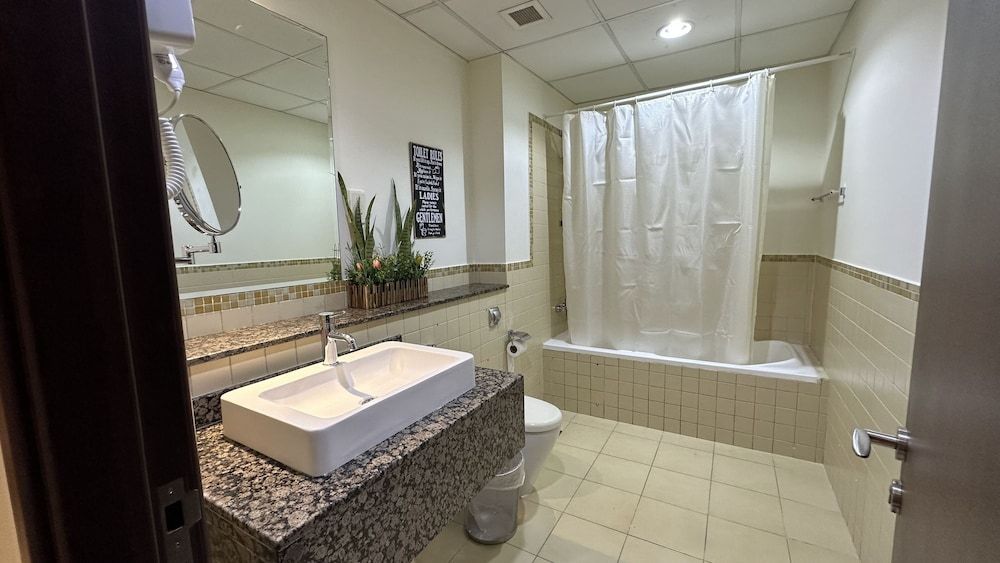 undefined Route 66 Beach Hostel 7