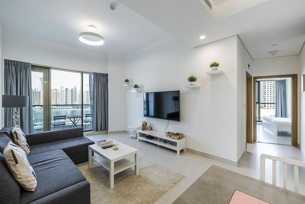 Elite Apartment, 1 Bedroom, Patio, Canal View