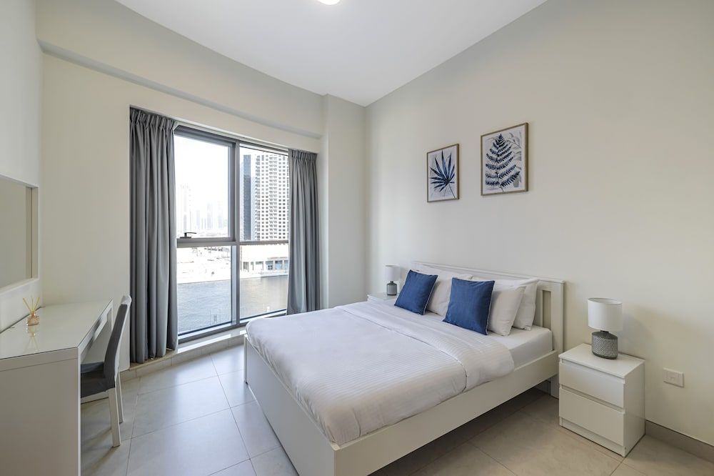 Elite Apartment, 1 Bedroom, Patio, Canal View