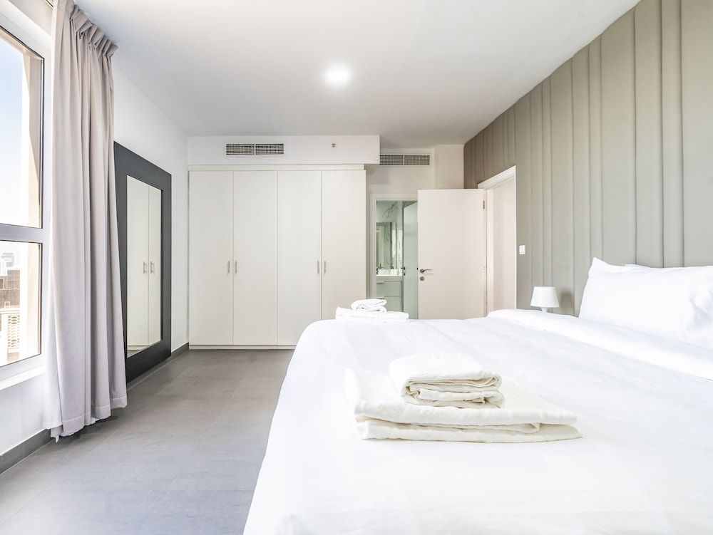 undefined Luxury Waterfront Apartment with Beach Access 7