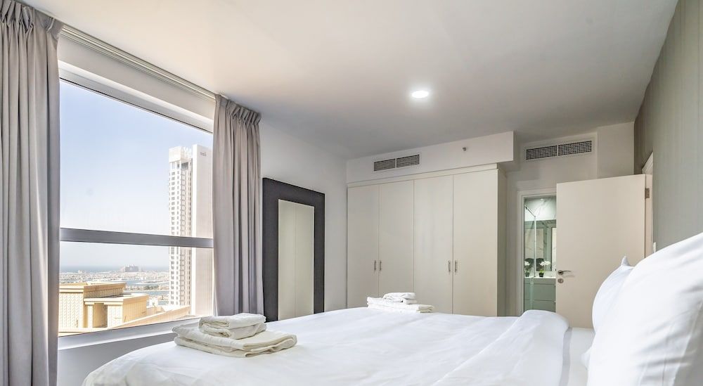 undefined Luxury Waterfront Apartment with Beach Access 8