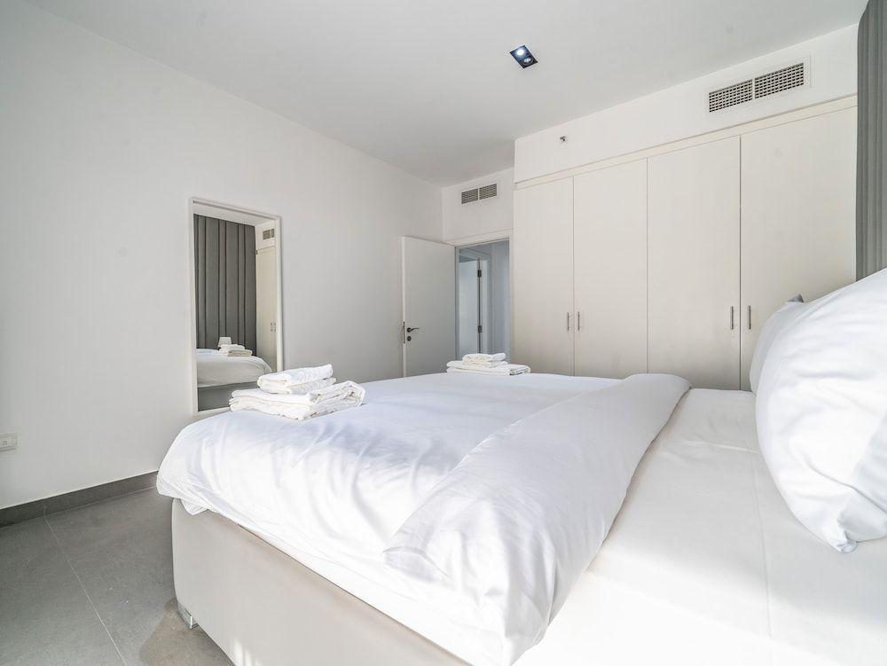 undefined Luxury Waterfront Apartment with Beach Access 10