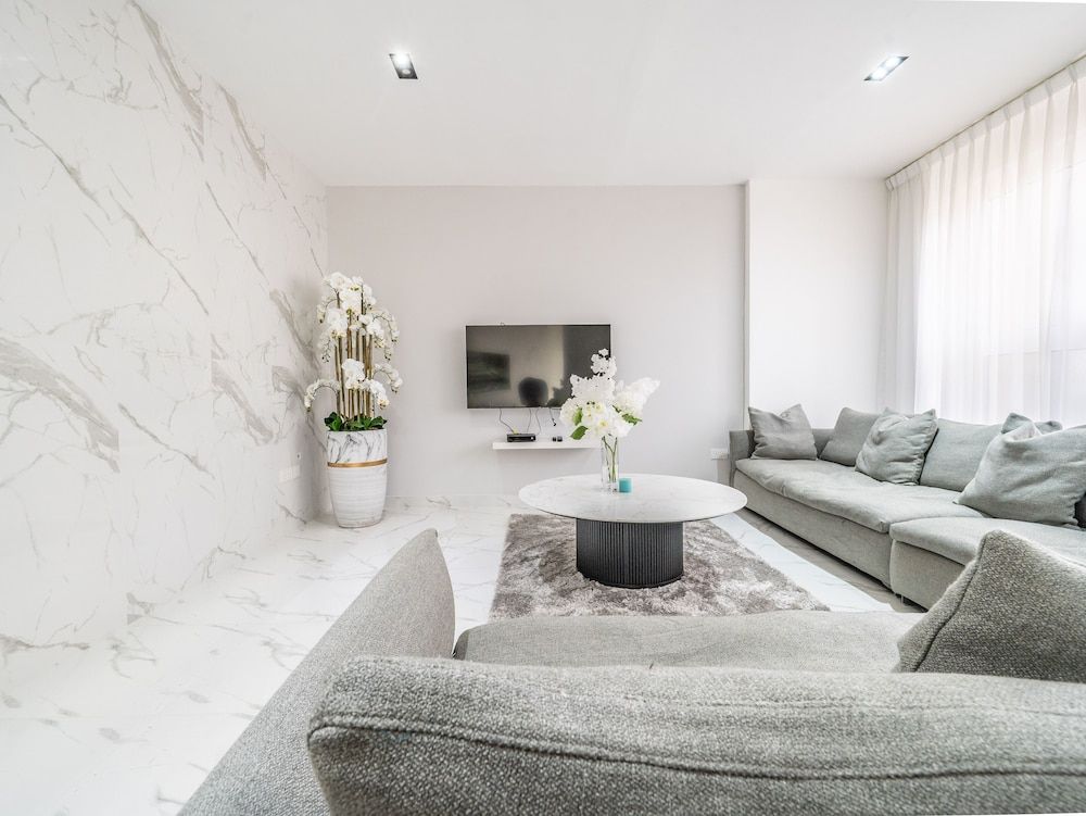 Luxury Waterfront Apartment with Beach Access Comfort Apartment 18