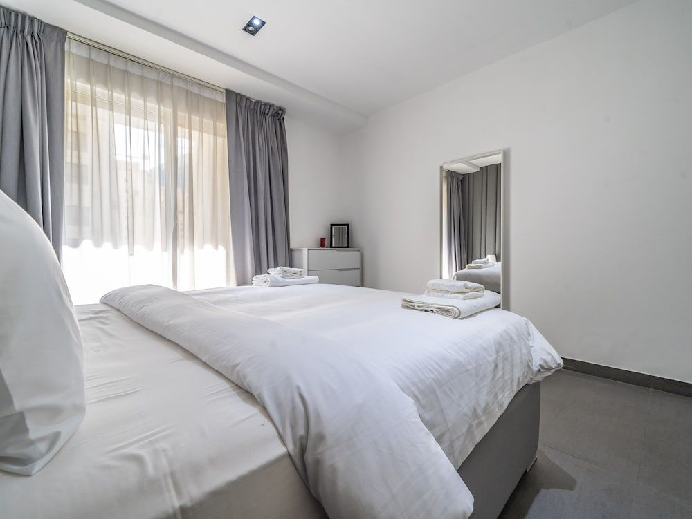 Luxury Waterfront Apartment with Beach Access Comfort Apartment 8