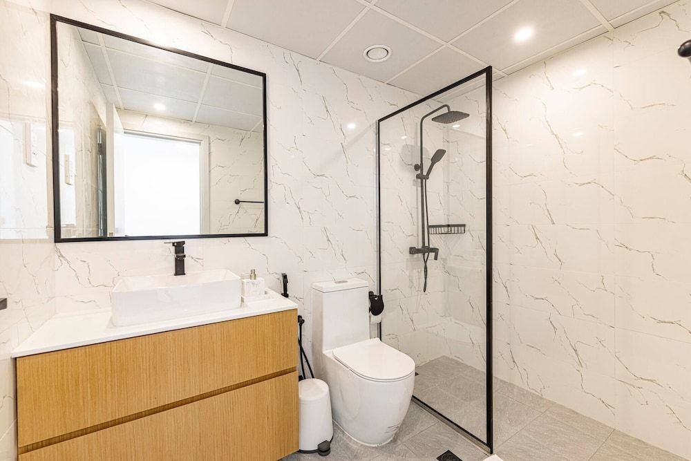 undefined New Fully Upgraded - Central Located - Fits 6 10