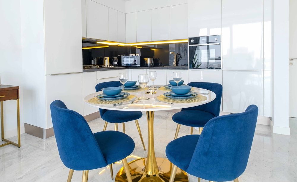 undefined LUX The Pad Executive Suite Canal View 2 8