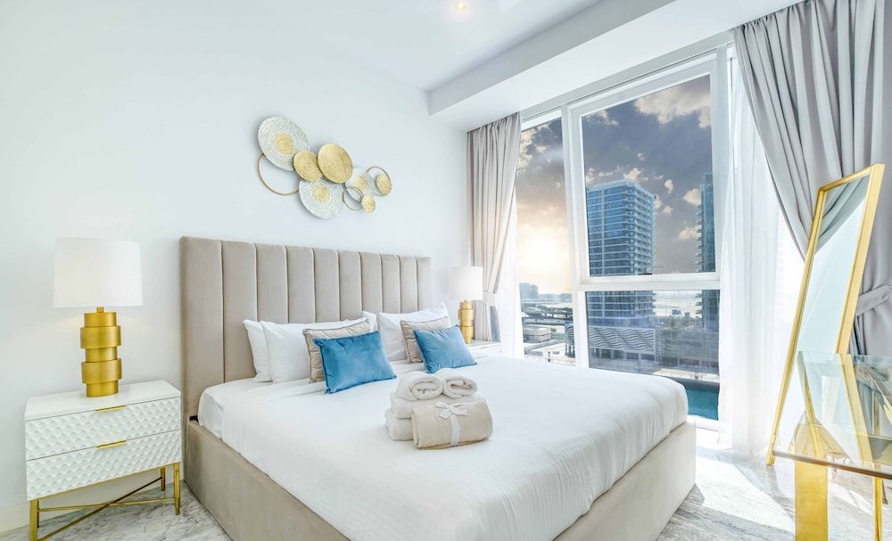 undefined LUX The Pad Executive Suite Canal View 2 5