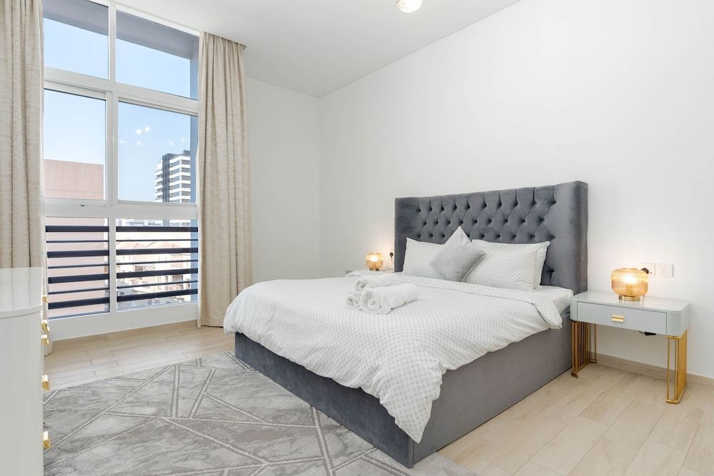 undefined Whitesage - Stylish Retreat in JVC with Designer Swimming Pool 5