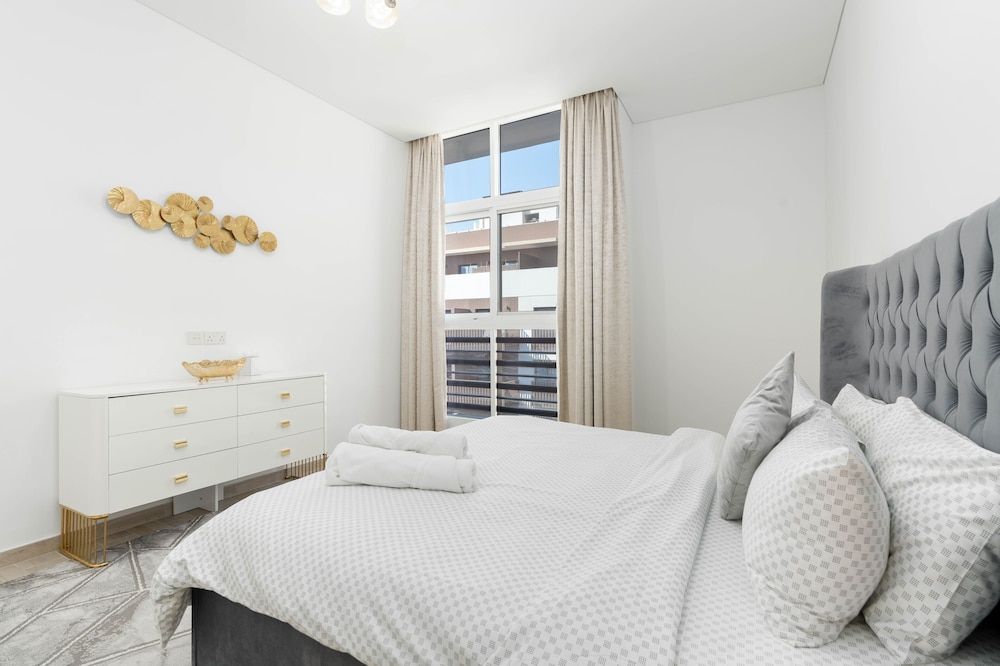 undefined Whitesage - Stylish Retreat in JVC with Designer Swimming Pool 7