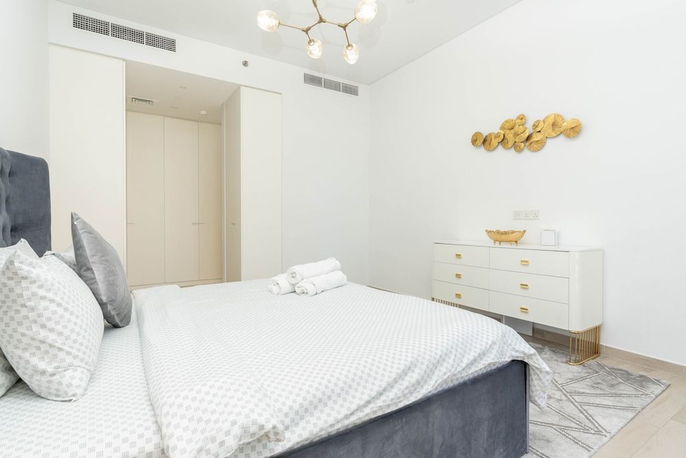 undefined Whitesage - Stylish Retreat in JVC with Designer Swimming Pool 4