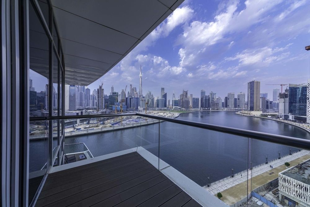 undefined Spectacular Duplex Apt w Canal Views 8