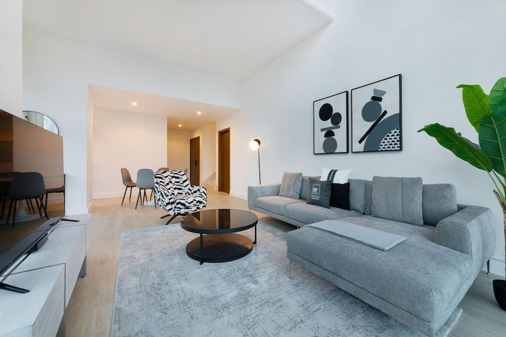 undefined Spectacular Duplex Apt w Canal Views 5