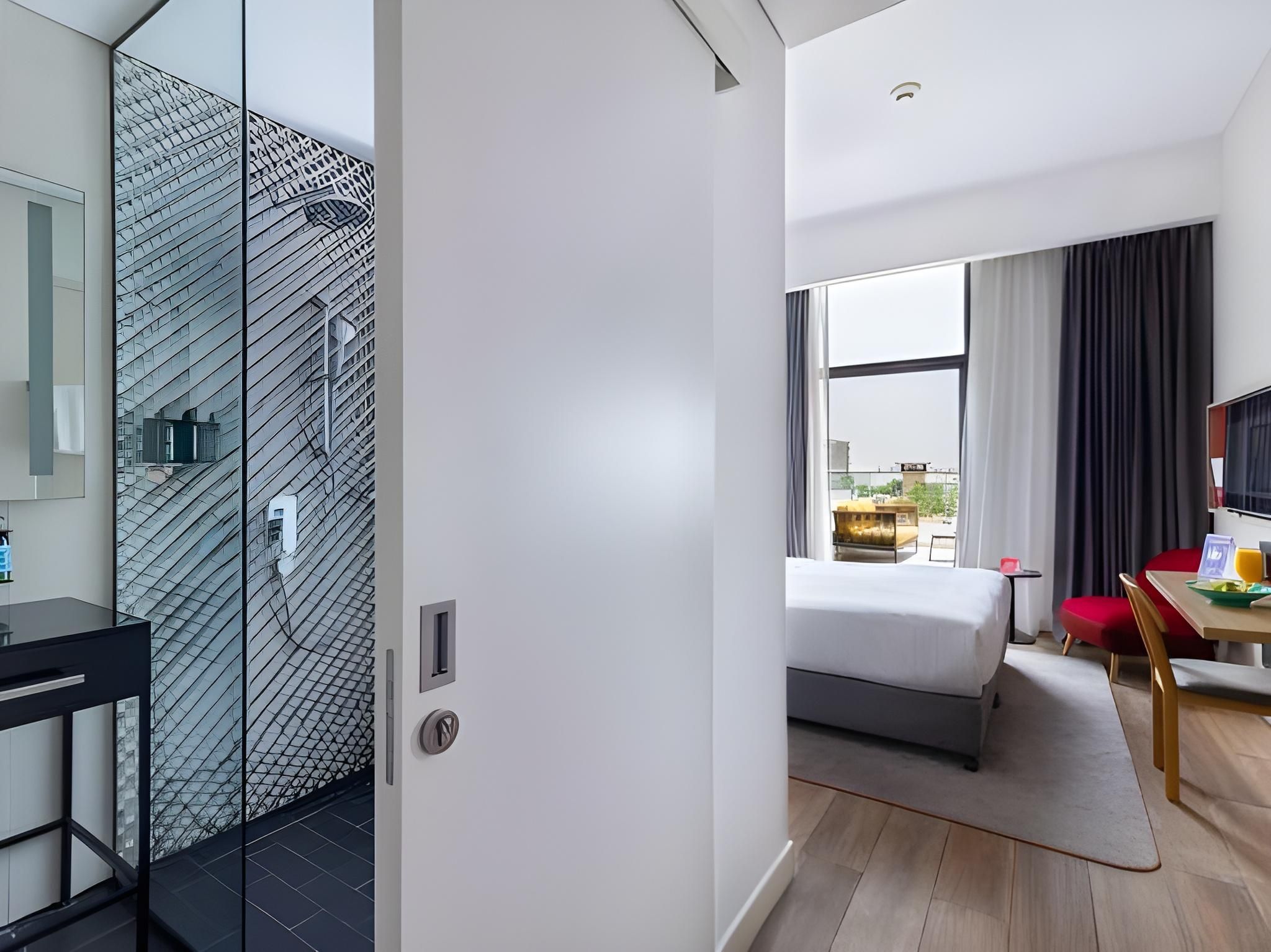 Deluxe Room with Terrace and Canal View