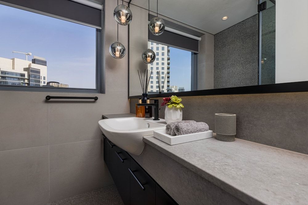 2201 Bellevue Towers Superior Apartment 46