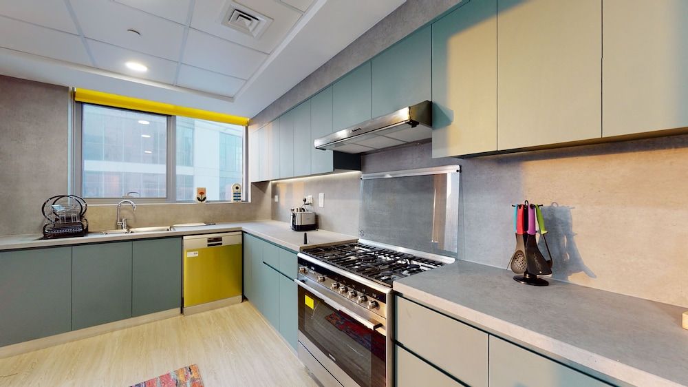 2201 Bellevue Towers Superior Apartment 23