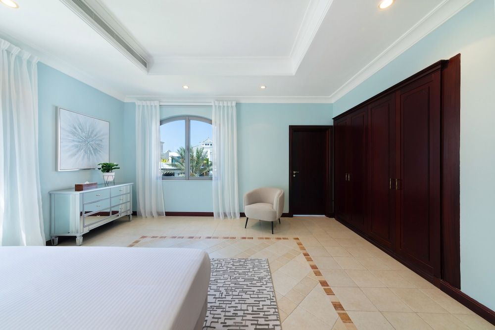 Maison Privee - Mesmerizing Beachfront Villa on The Palm with Pool Villa 16