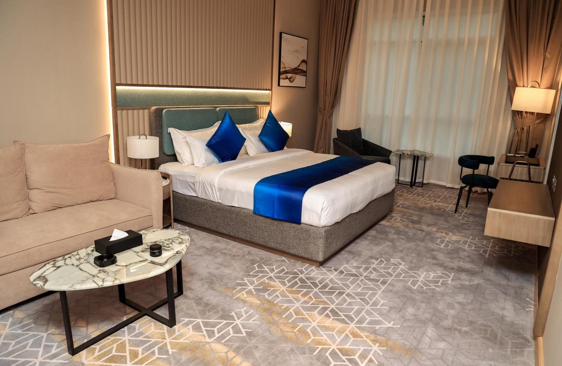 1 King Bed, Nonsmoking, Family Room, Sofabed, Air Conditioning