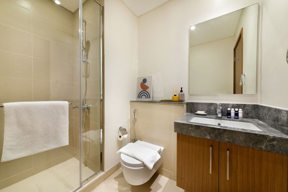 Maison Privee - Serene Apt w/ Large Patio Cls to Bluewaters & JBR Comfort Apartment 10