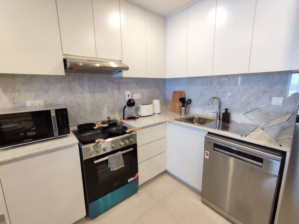 undefined SuperHost - Luxury Apt Amidst Lush Greens in Madinat Jumeirah 10